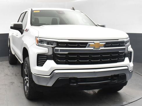 Used 2022 Chevrolet Silverado 1500 LT w/ Z71 Off-Road Package image 2