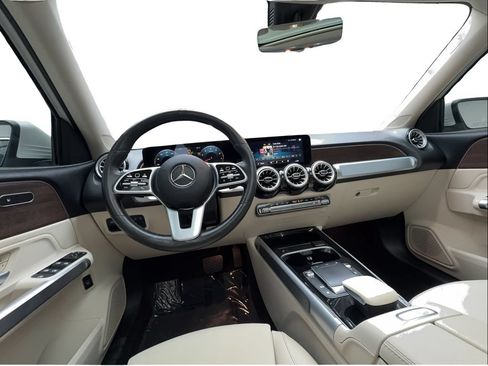 Used 2022 Mercedes-Benz GLB 250 4MATIC w/ Premium Package Lite image 32