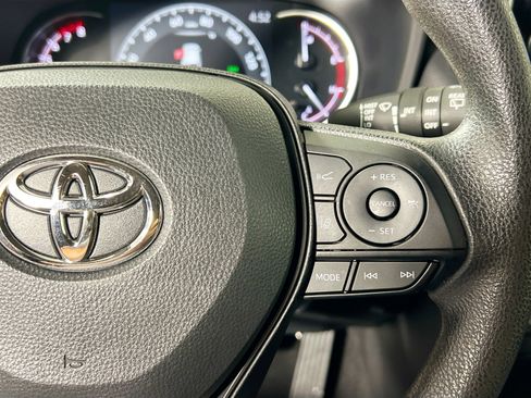 Used 2025 Toyota RAV4 XLE image 19