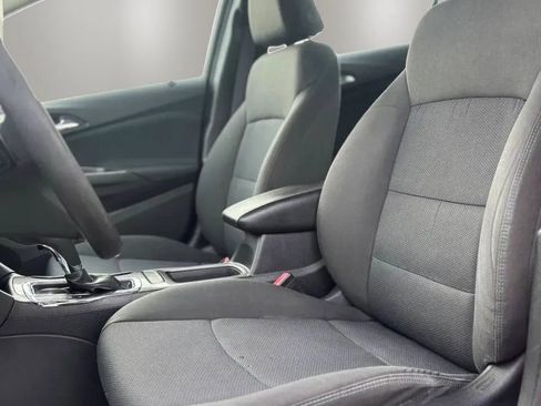 Used 2017 Chevrolet Cruze LT w/ Convenience Package FWD image 10