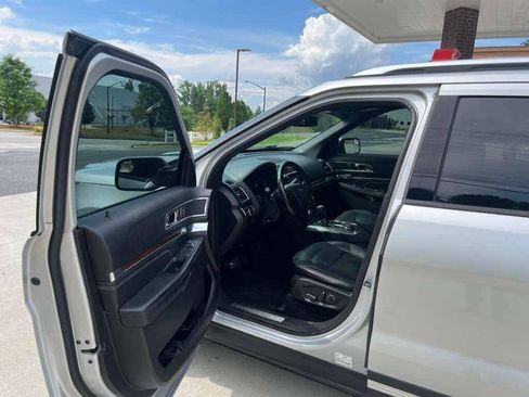 Used 2017 Ford Explorer Limited AWD/4WD image 5