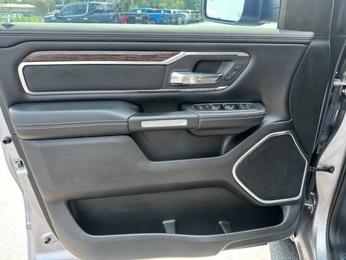 Used 2019 RAM 1500 Laramie AWD/4WD image 10