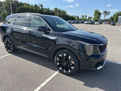 Certified 2025 Kia Sorento EX w/ Panoramic Sunroof Package FWD image 2