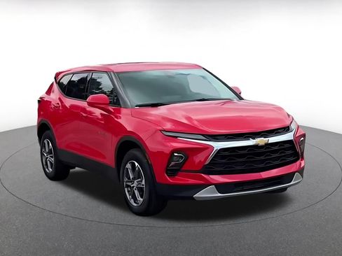 Used 2026 Chevrolet Blazer LT FWD image 3