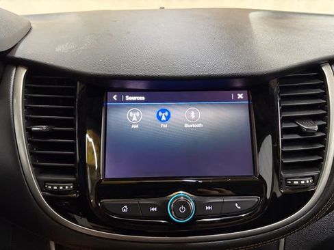 Used 2020 Chevrolet Trax LS FWD image 34
