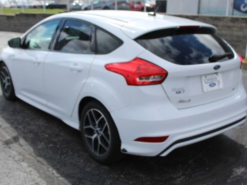 Used 2016 Ford Focus SE w/ SE Sport Package image 4