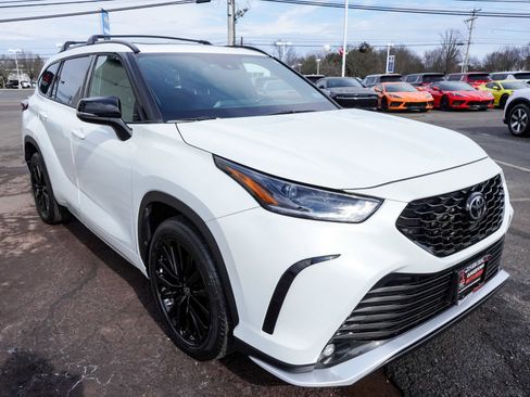 Used 2023 Toyota Highlander XSE image 3