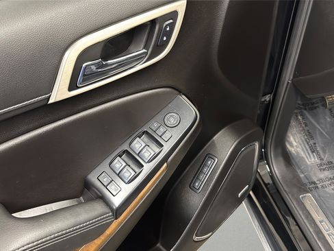 Used 2020 GMC Yukon Denali w/ Denali Ultimate Package image 11