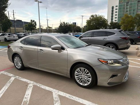 Used 2017 Lexus ES 350 w/ Premium Package FWD image 3
