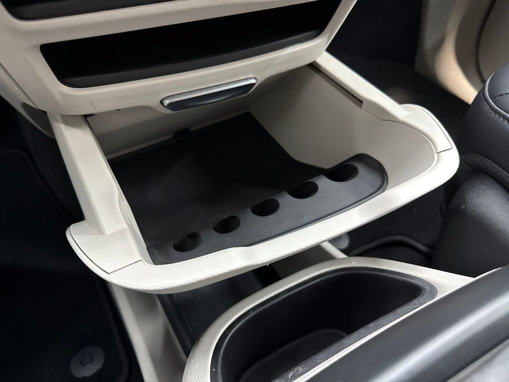 Used 2024 Chrysler Pacifica Touring-L FWD image 29