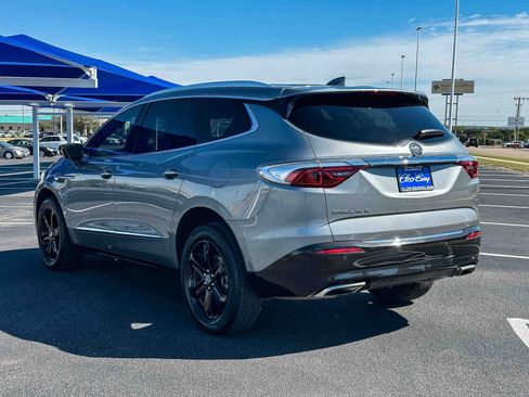 Used 2023 Buick Enclave Essence w/ Sport Touring Edition FWD image 8