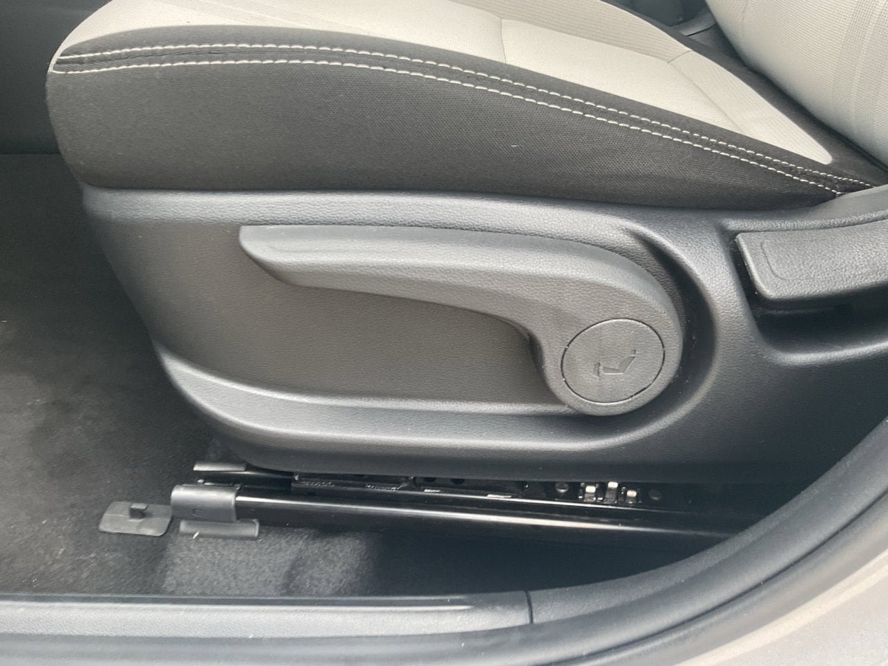 Used 2025 Hyundai Venue SEL FWD image 10