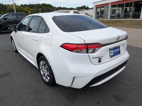 Used 2022 Toyota Corolla LE image 3