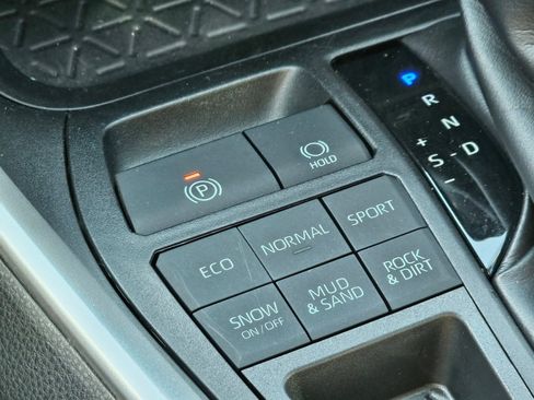 Used 2019 Toyota RAV4 XLE Premium image 11