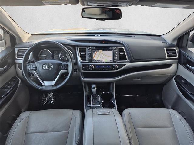 Used 2016 Toyota Highlander XLE AWD/4WD image 18