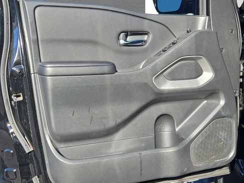 Used 2025 Nissan Frontier SV AWD/4WD image 18