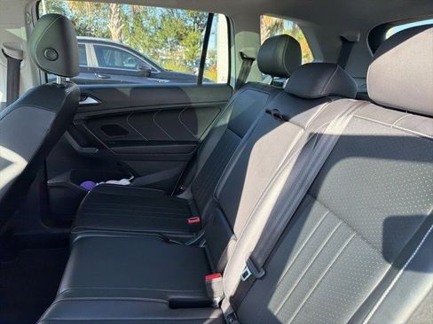 Used 2022 Volkswagen Tiguan SE image 15