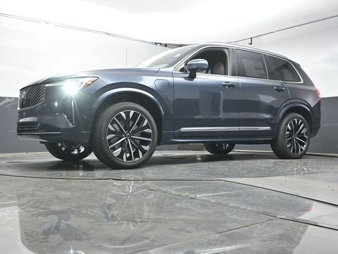 New 2026 Volvo XC90 T8 Plus w/ Protection Package Premier AWD/4WD image 36