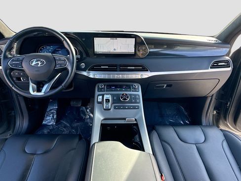 Used 2022 Hyundai Palisade Calligraphy image 3
