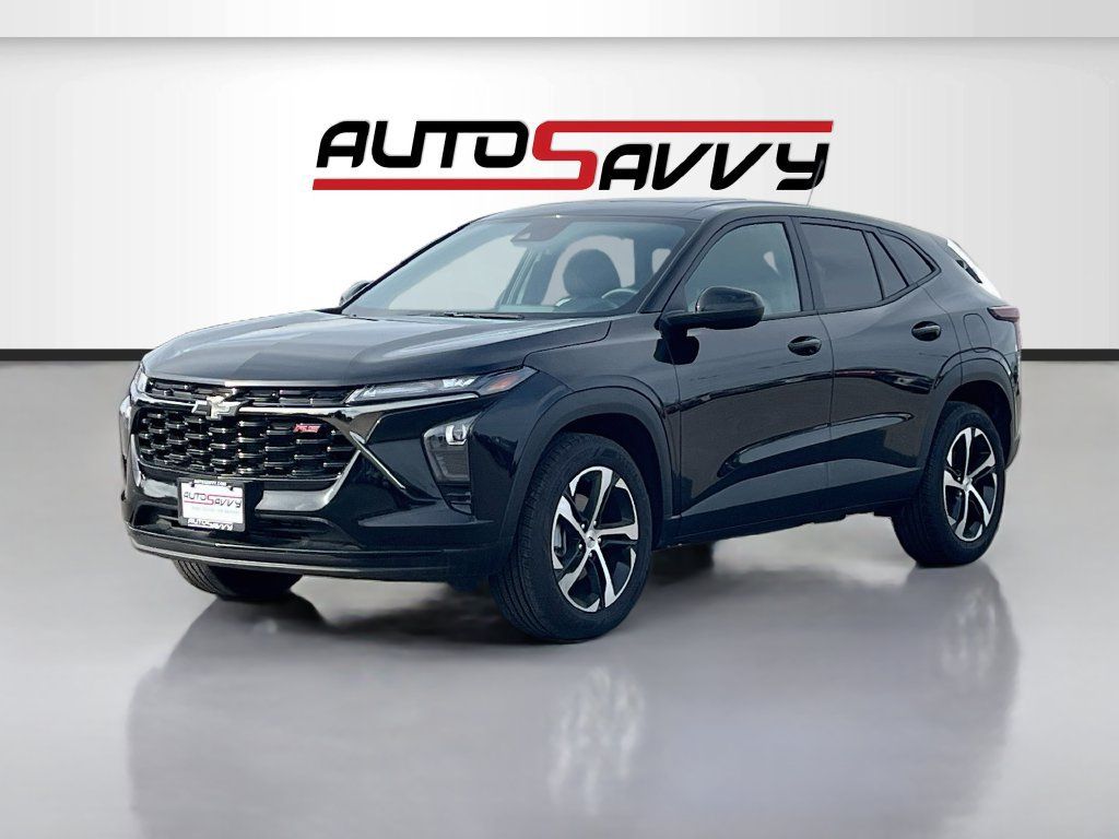 Used 2026 Chevrolet Trax RS w/ Sunroof Package FWD image 3