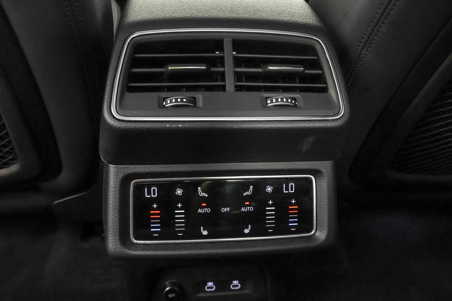 Used 2024 Audi Q8 e-tron Premium Plus w/ Premium Plus Package AWD/4WD image 37