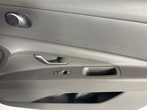 Used 2024 Hyundai Elantra SEL image 14