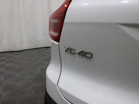Used 2019 Volvo XC40 T5 R-Design AWD/4WD image 29