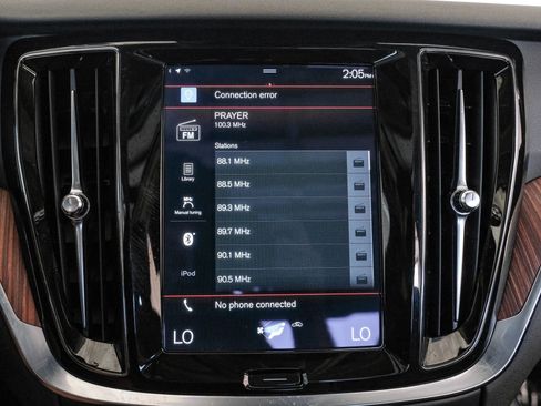 Used 2021 Volvo S60 T5 Momentum image 25