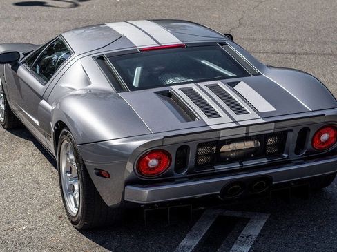 Used 2006 Ford GT image 16