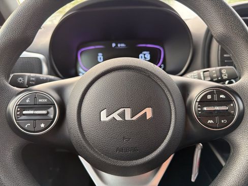 Used 2025 Kia Soul LX w/ LX Technology Package image 10