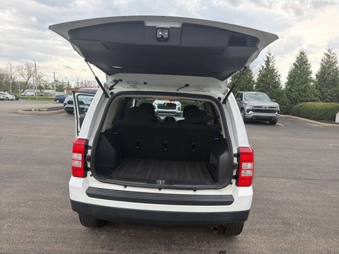 Used 2017 Jeep Patriot Latitude AWD/4WD image 23