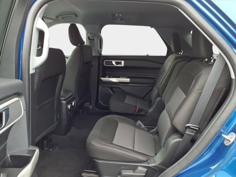 Used 2022 Ford Explorer XLT image 10
