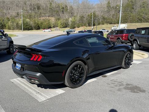 Used 2025 Ford Mustang GT Premium image 3