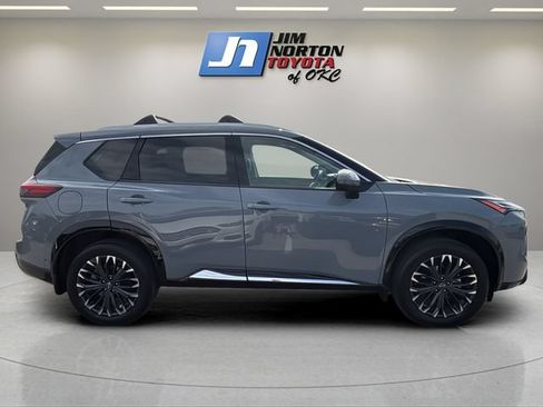 Used 2025 Nissan Rogue Platinum FWD image 4