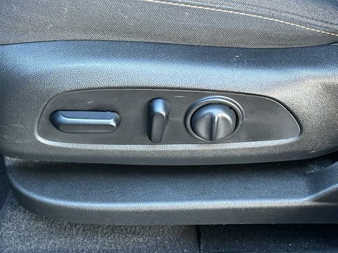 Used 2021 Chevrolet Equinox LT image 27