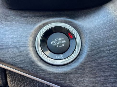 Used 2023 Jeep Grand Cherokee Limited AWD/4WD image 8