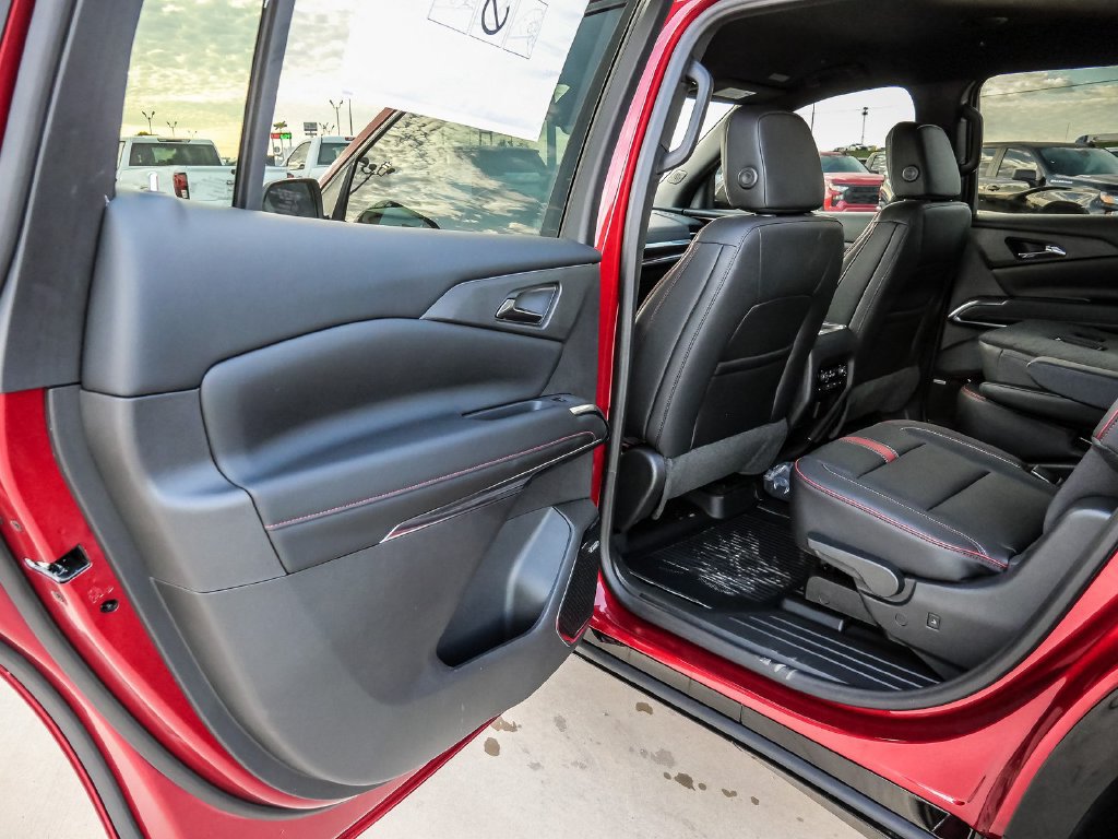 New 2027 Chevrolet Traverse RS w/ LPO, Floor Liner Package FWD image 26