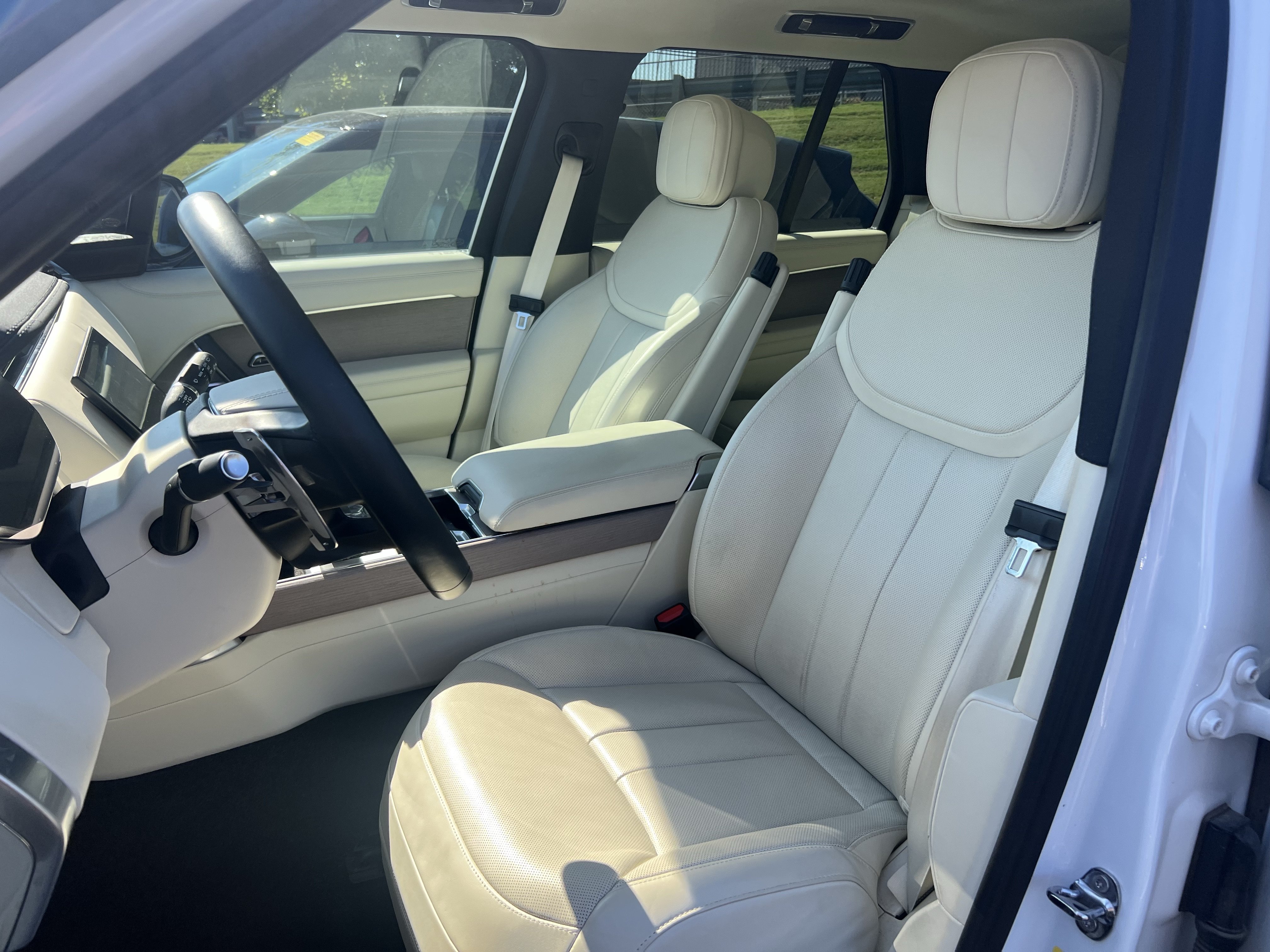 Used 2025 Land Rover Range Rover SE AWD/4WD image 16