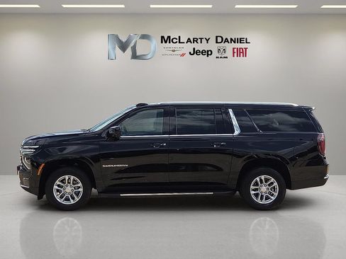 Used 2025 Chevrolet Suburban LT RWD image 3