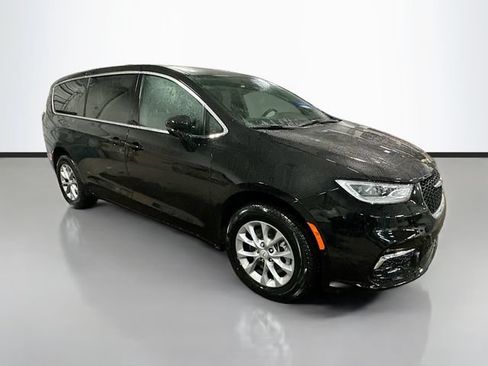 New 2026 Chrysler Pacifica Limited AWD/4WD image 3