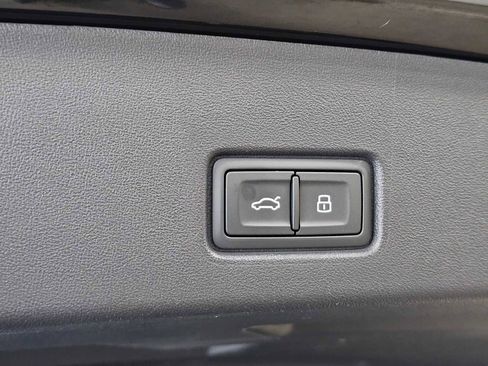 Used 2023 Audi Q4 e-tron Premium Plus w/ Premium Plus RWD image 17