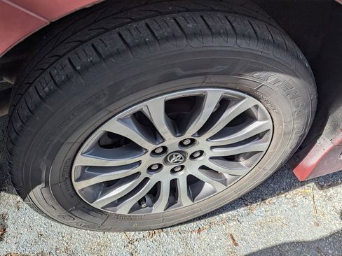 Used 2020 Toyota Sienna XLE w/ XLE Navigation Package image 15