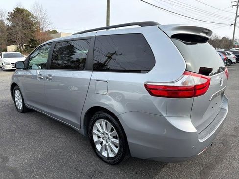 Used 2015 Toyota Sienna XLE Premium image 4