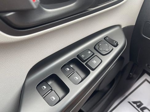 Used 2023 Hyundai Kona SE image 15