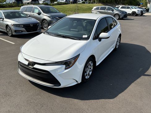 Used 2026 Toyota Corolla LE FWD image 5