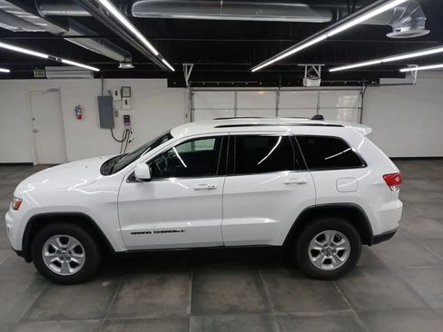 Used 2017 Jeep Grand Cherokee Laredo AWD/4WD image 37