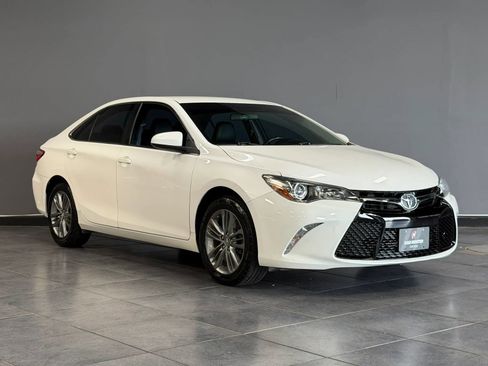 Used 2017 Toyota Camry SE FWD image 3