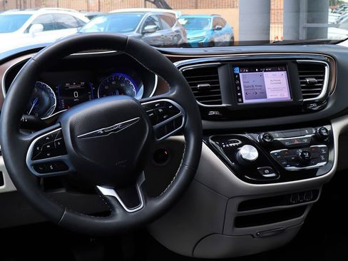 Used 2022 Chrysler Voyager LX FWD image 37