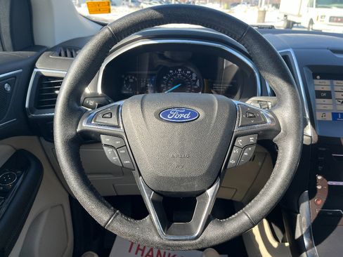 Used 2019 Ford Edge Titanium image 37
