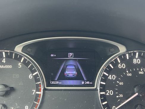 Used 2017 Nissan Altima 2.5 SL w/ Moonroof Package FWD image 11